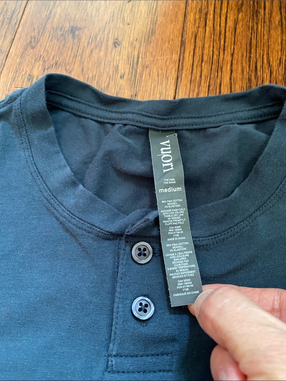 Vuori Men’s 2 button Henley -medium - Picture 2 of 8